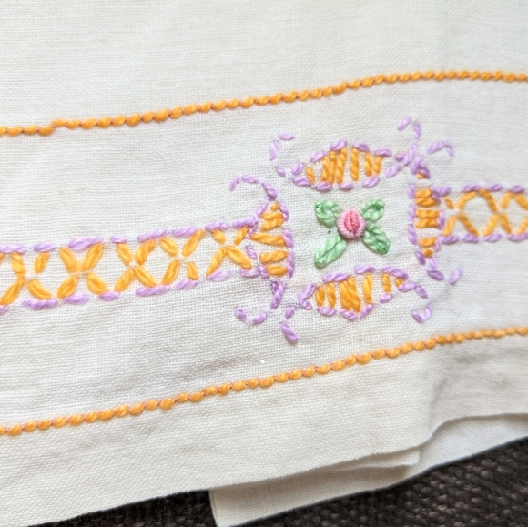 Vintage Linen tea towels hand embroidered set of 3 Scottie dog flowers 1950's - Picture 4 of 5